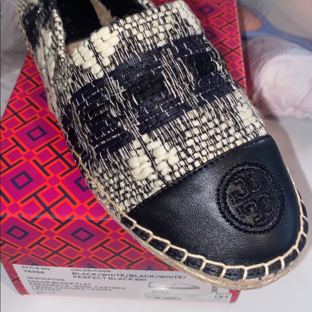 Brand new Tory Burch flats 🖤